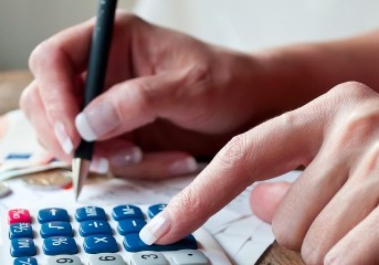 Une hausse de la CSG compensée par des baisses de cotisations salariales