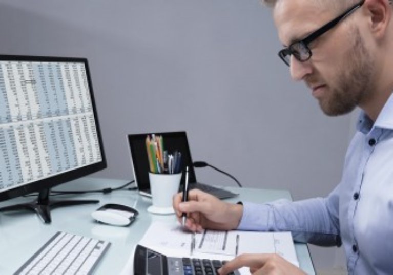 Refacturation de frais par une holding mixte : TVA ou pas TVA ?