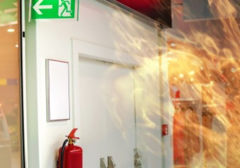 Votre local a été détruit lors d’un incendie : quelles sont les obligations de votre bailleur ?