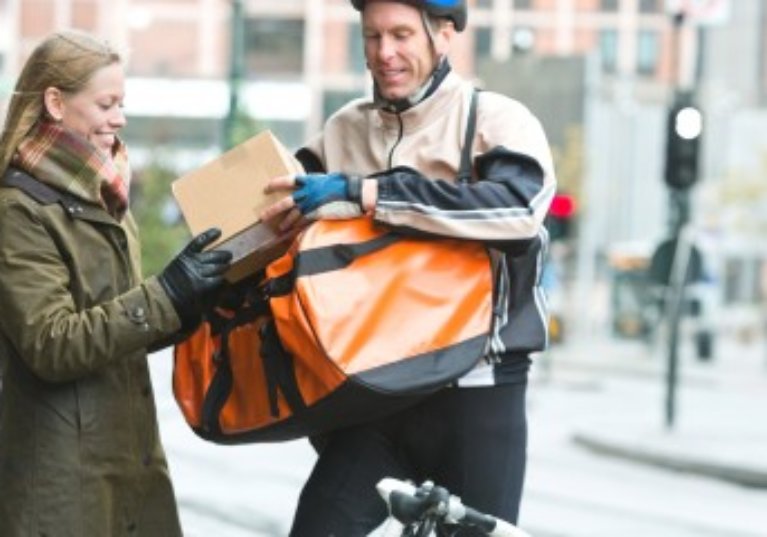 Quand un coursier devient salarié d’une plate-forme numérique