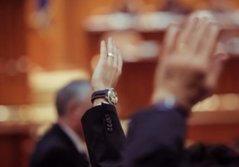 Exclusion d’une société : quand le vote de l’associé concerné n’est pas comptabilisé !