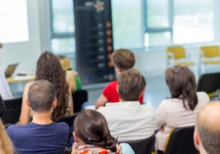 Franchise : le droit de créer et de participer à une association de défense des membres du réseau