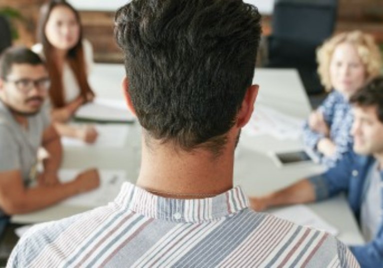 Qui peut licencier le directeur d’une association ?