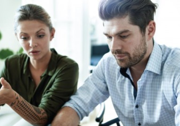 Conjoint travaillant dans l’entreprise : il faut le déclarer !