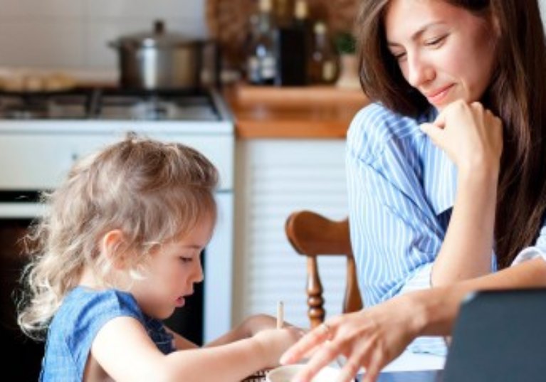 Une nouvelle exigence pour l’activité partielle pour garde d’enfant