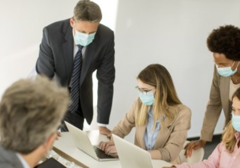 Le casse-tête du port du masque en entreprise…