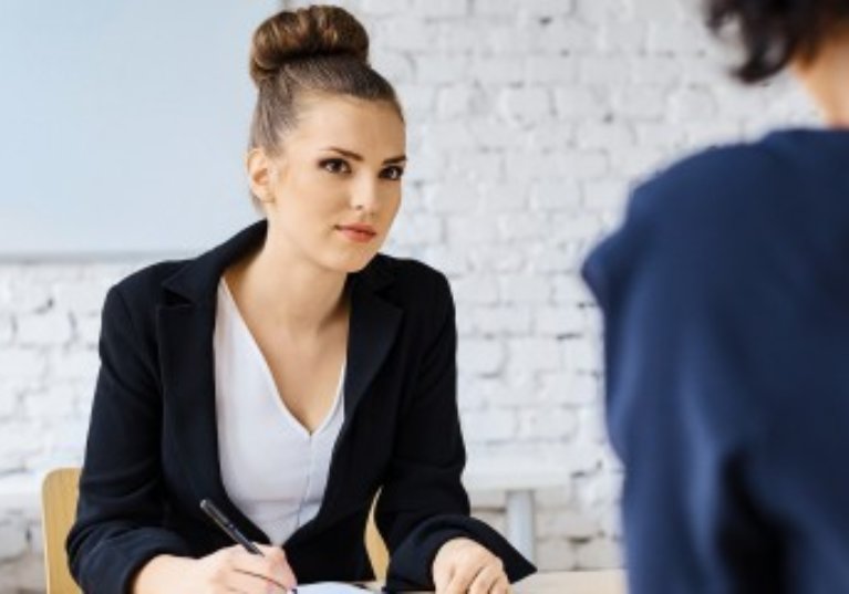 Emplois francs : une aide revalorisée pour favoriser l’embauche des jeunes