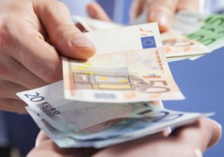 Les prêts de sommes d’argent de plus de 5 000 € doivent être déclarés au fisc