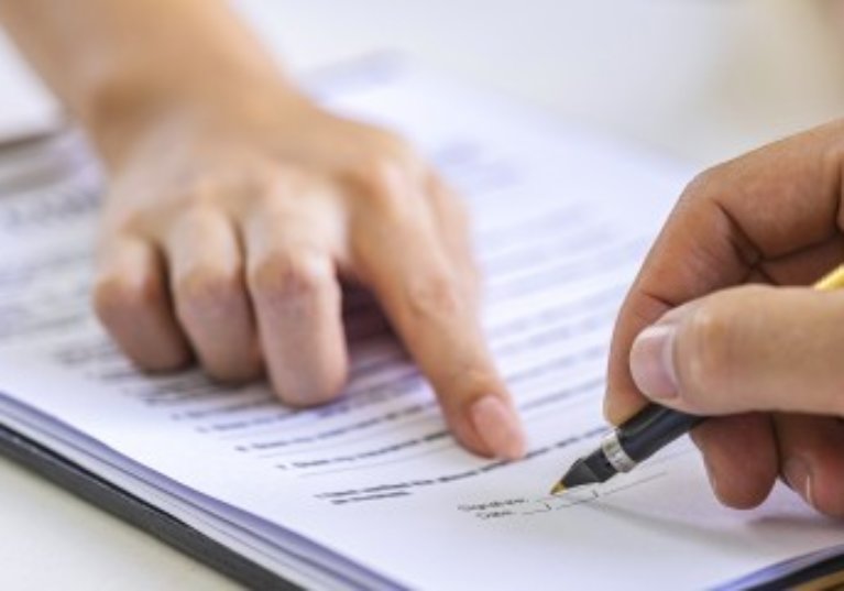 CDD de remplacement : des mentions à ne pas oublier !