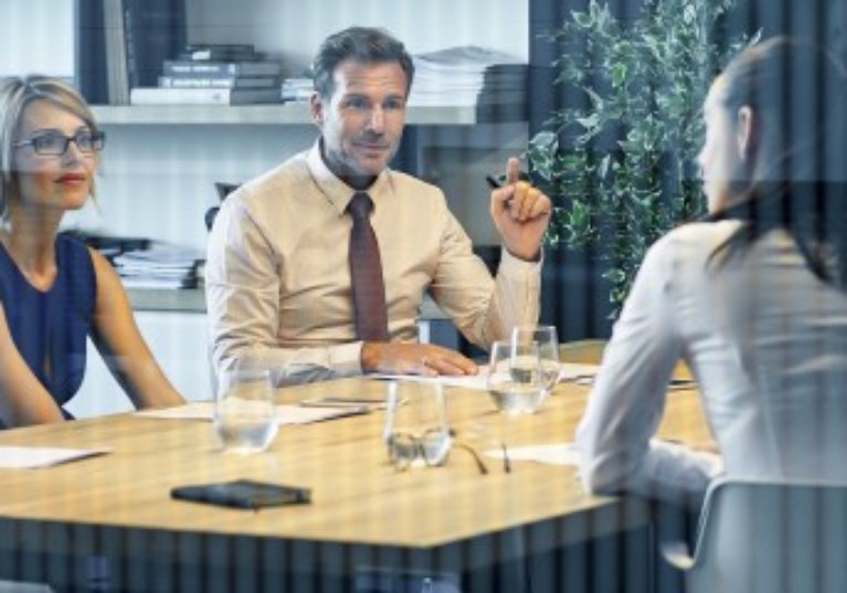 Cession d’actions : quelle obligation pour la société en cas de refus d’agrément du cessionnaire ?