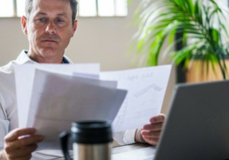 Impôt à la source 2026 : acomptes mensuels ou trimestriels ?