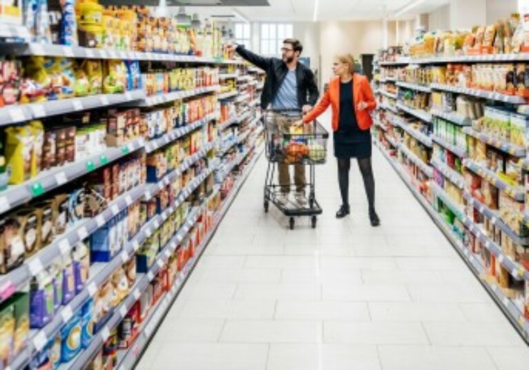 Supermarchés : une surface minimale de vente de produits sans emballage d’ici 2030