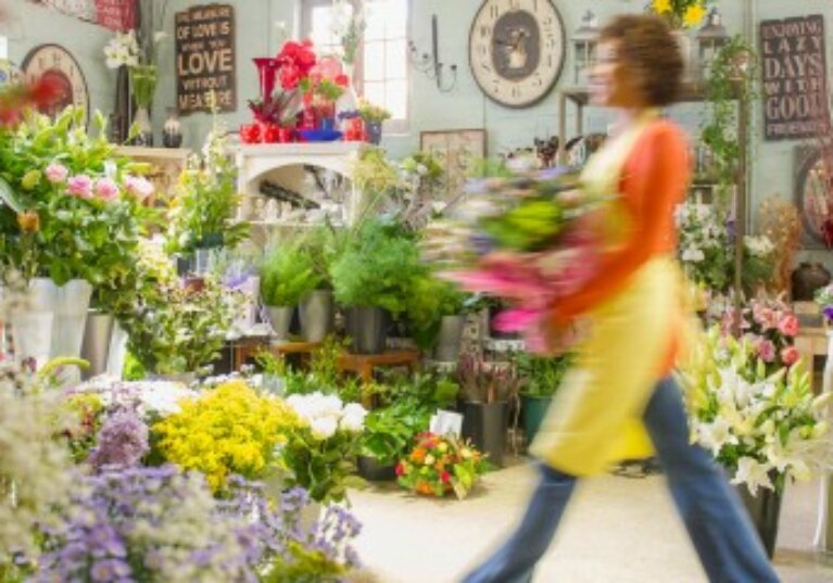 Céder deux établissements d’un fonds artisanal à un même acheteur : quelle exonération fiscale ?