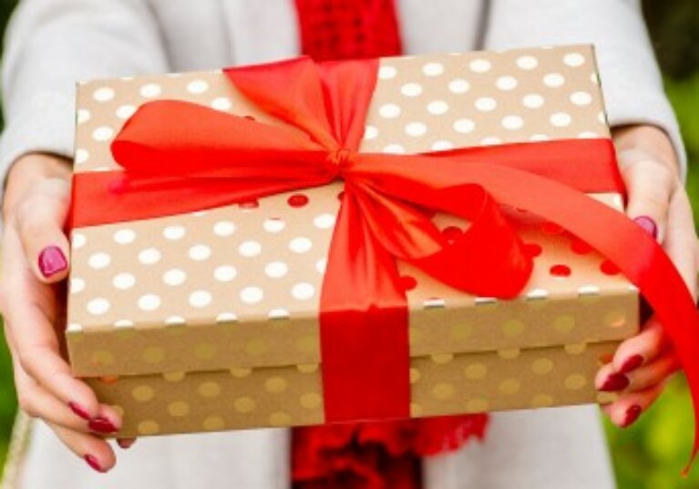 Le présent d’usage : une solution pour donner sans fiscalité