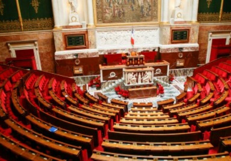 Une loi spéciale en attendant un budget pour 2026
