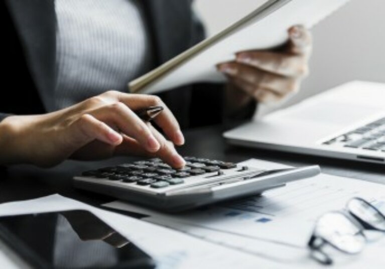 Rémunération non autorisée du gérant d’une SARL : une action en référé est possible