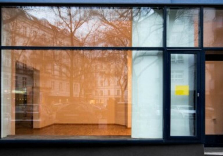 Vente du local commercial à une SCI familiale : le locataire a-t-il un droit de préférence ?