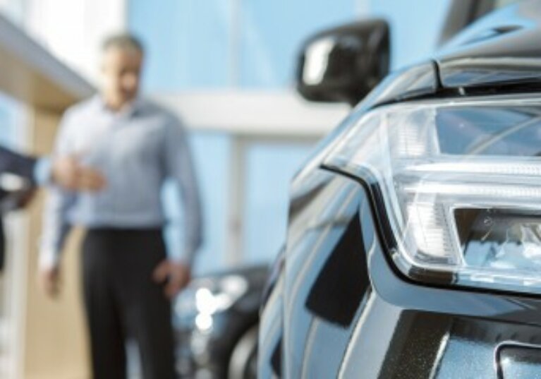 Achat d’un véhicule pour un usage mixte : la garantie de conformité peut s’appliquer