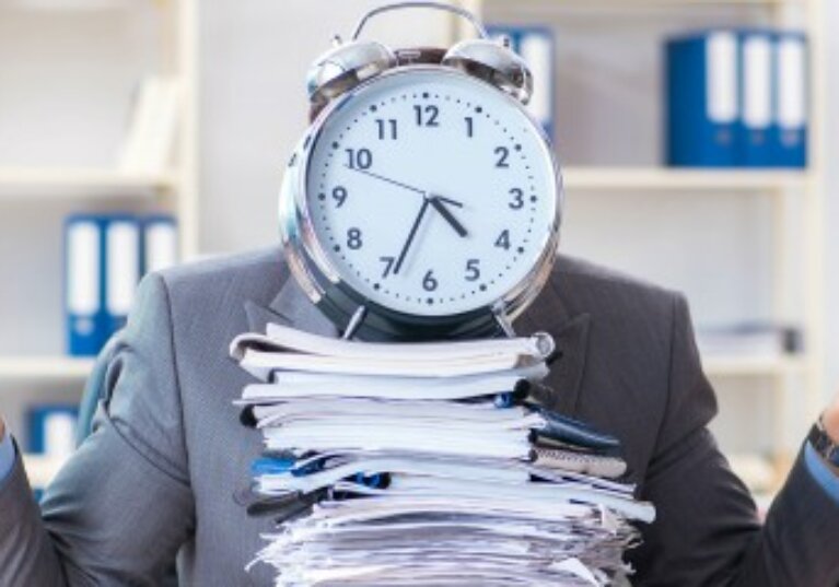 Heures supplémentaires : interdiction de l’employeur vs charge de travail
