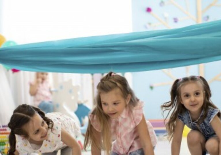Activité d’une association reprise par une commune : sort des contrats de travail